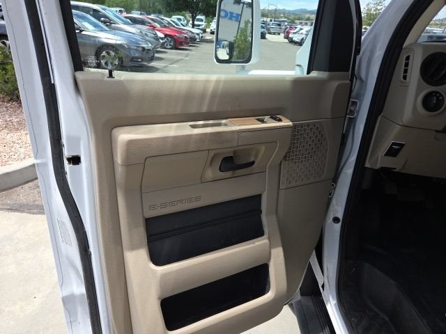 2017 Ford E-Series Cutaway Base