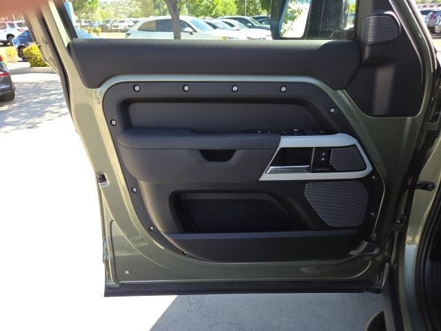 2021 Land Rover Defender SE