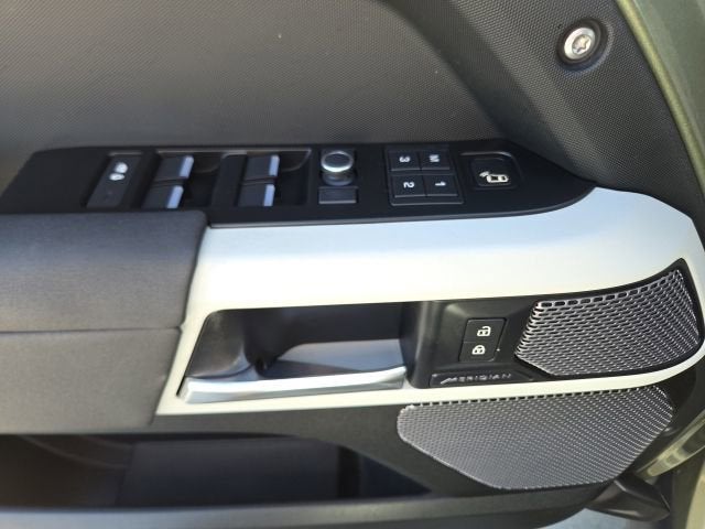 2021 Land Rover Defender SE