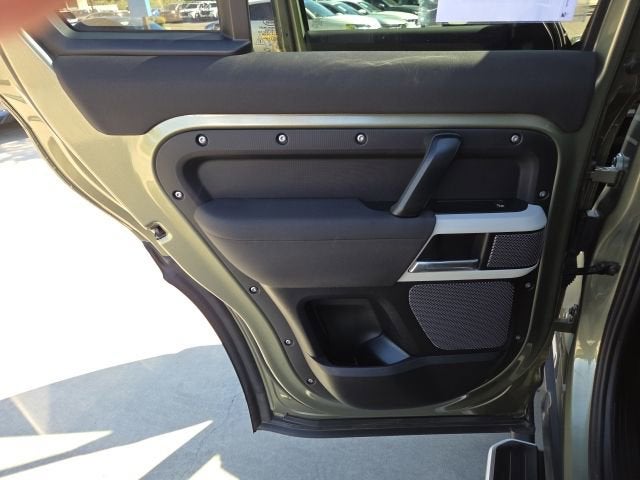 2021 Land Rover Defender SE