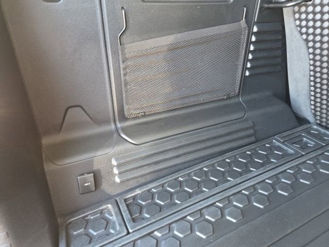 2021 Land Rover Defender SE