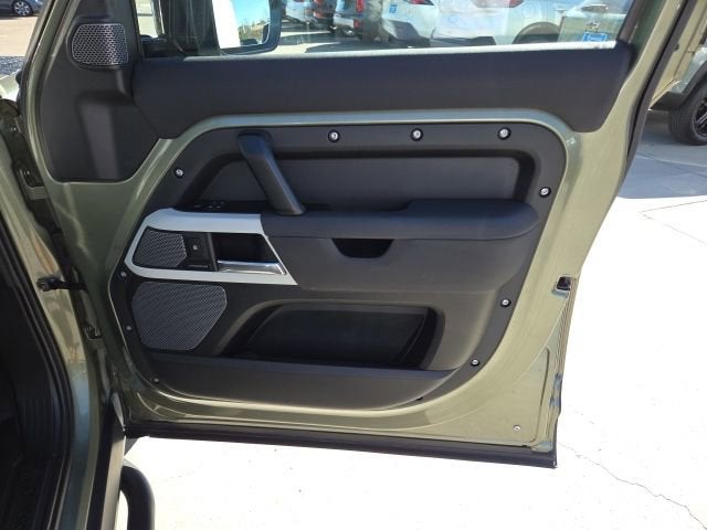 2021 Land Rover Defender SE